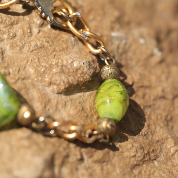 Green Glass Beaded Bracelet - Picture 5 of 5